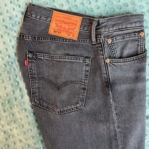 Levi’s. Size W33 L34. 501 CT. Customized and Tapered.